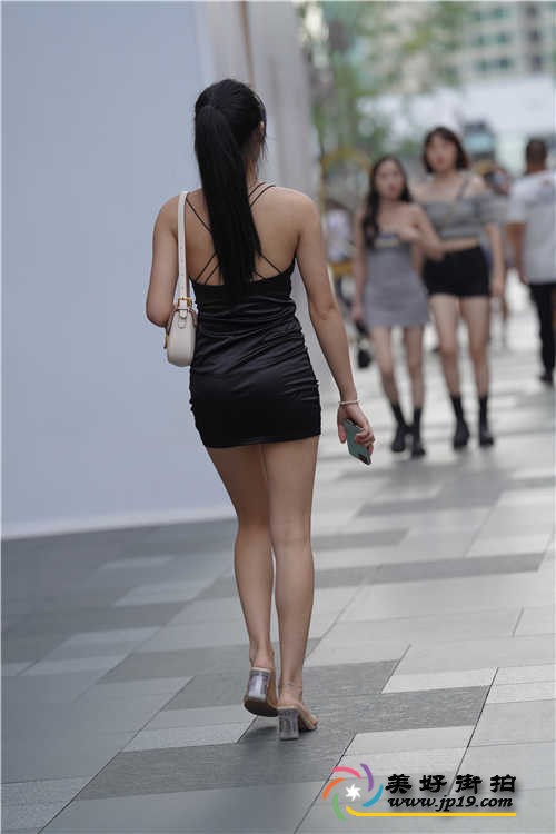 [魔 Buy视频] 黑色低胸连衣包臀短裙极品身材长腿模特 套图+视频[MP4/1.83G]2