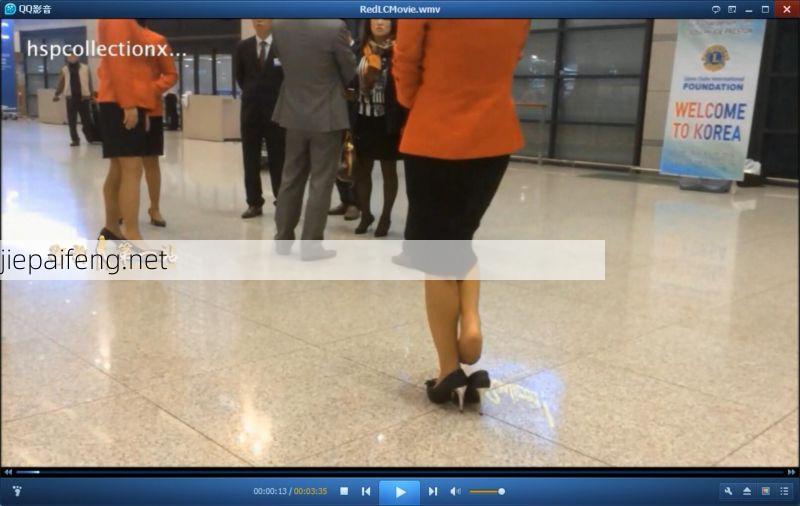 » 机场韩国的丝袜街拍制服礼仪人员玩鞋[07:19]