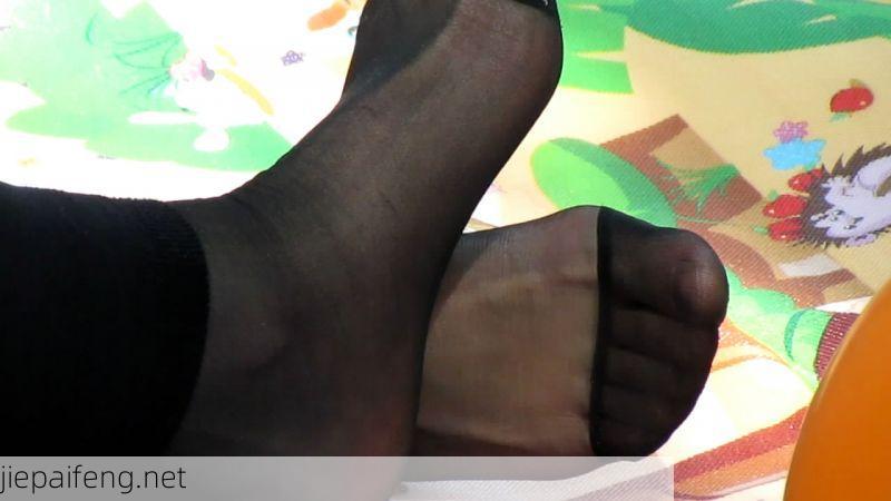  applejuice原创作品 黑 丝 BIG MM 地铺上展示细腻丝脚的魅力（1280×720 208MB）