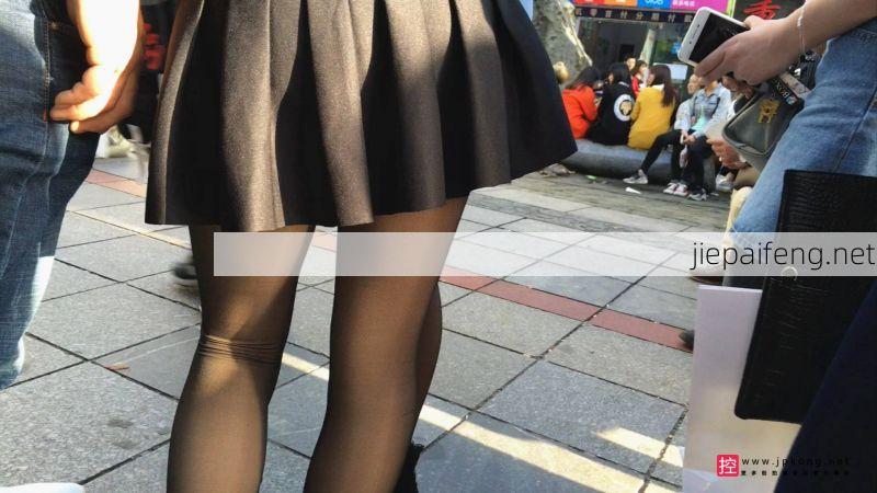 [思足] 黑色短裙超薄黑SWMT美眉[390M/MOV]