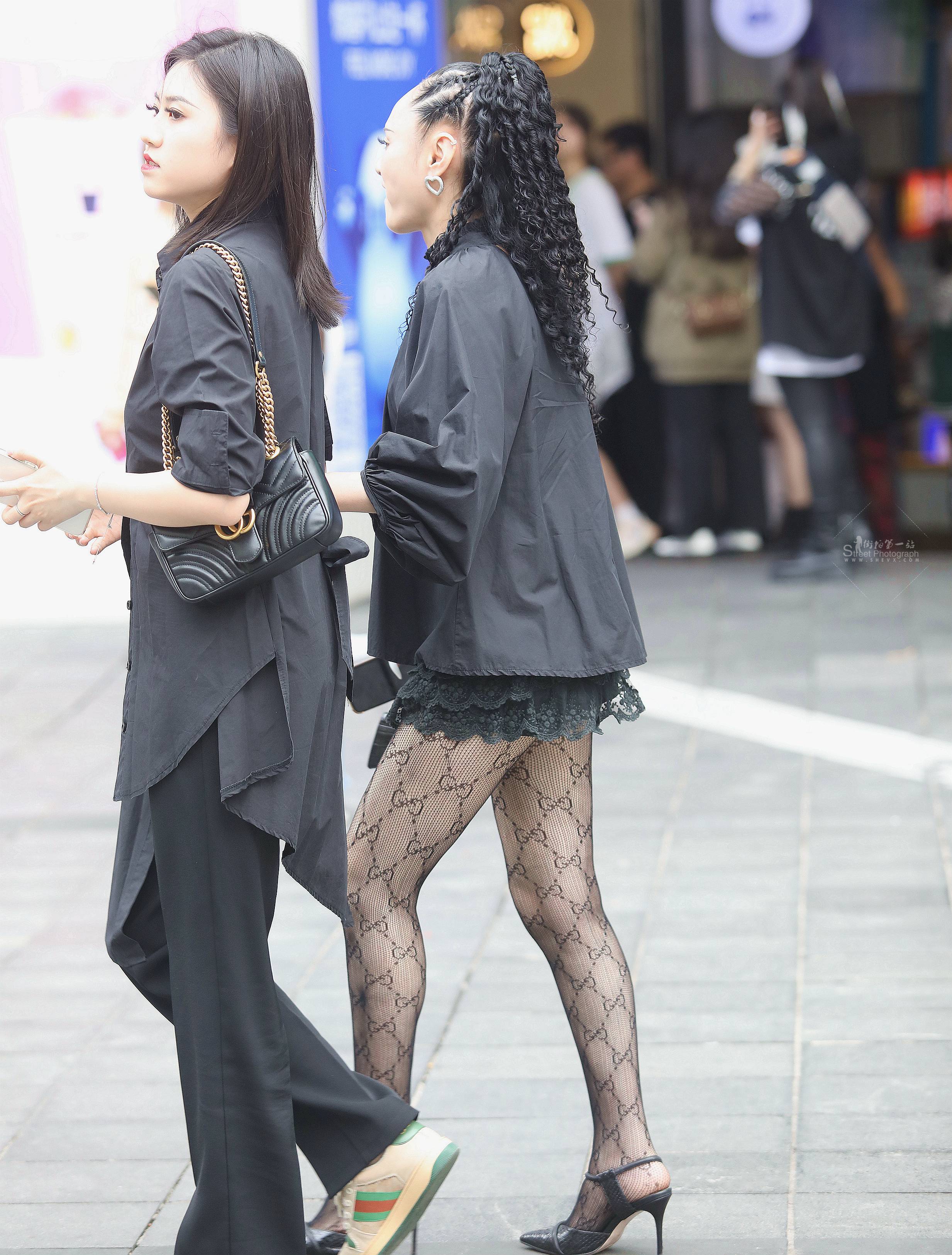 » 诱惑街拍黑丝高跟shufu