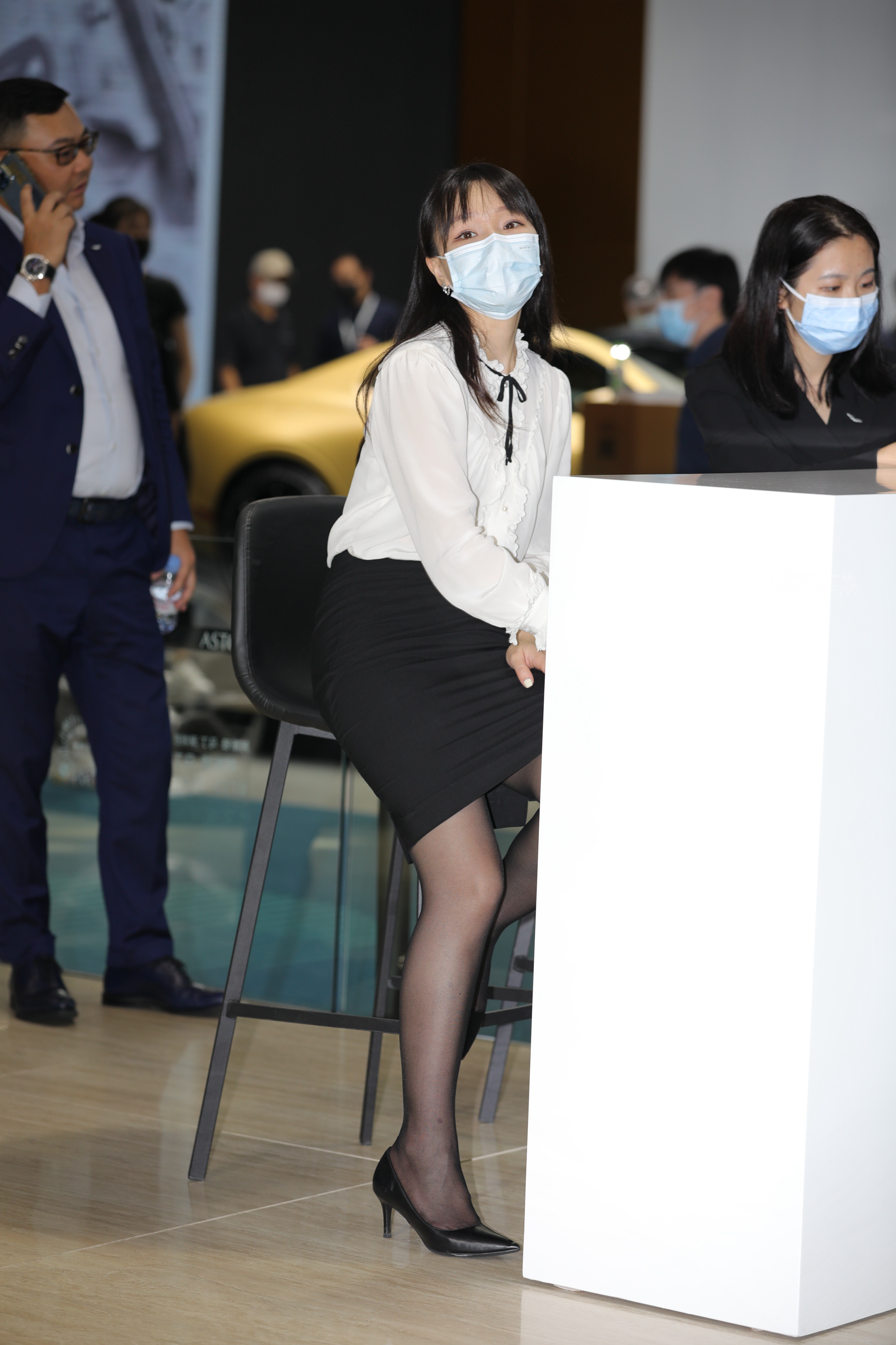 汽车销shou黑 丝高 跟穿一天了