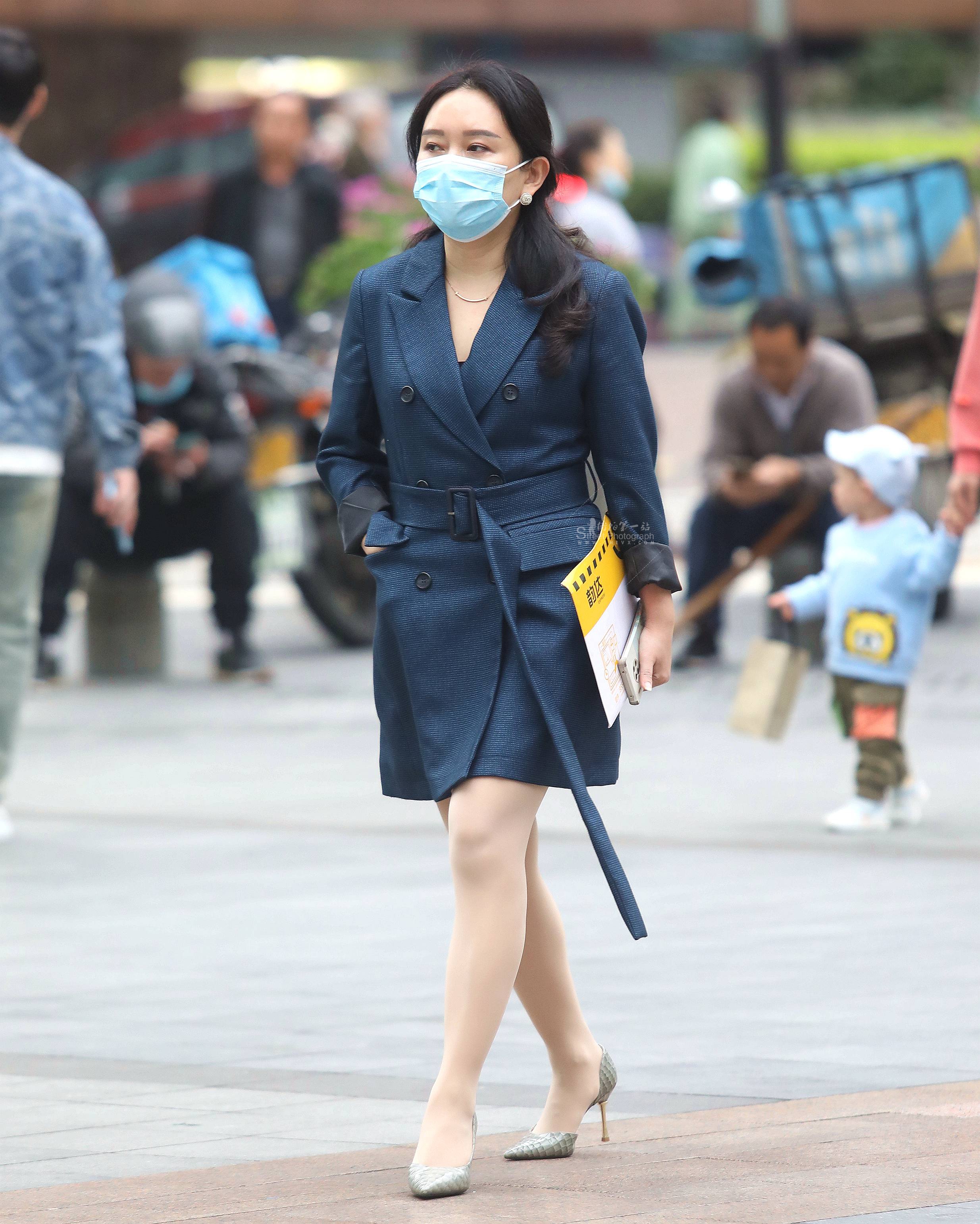 诱惑街拍肉丝高跟shaofu