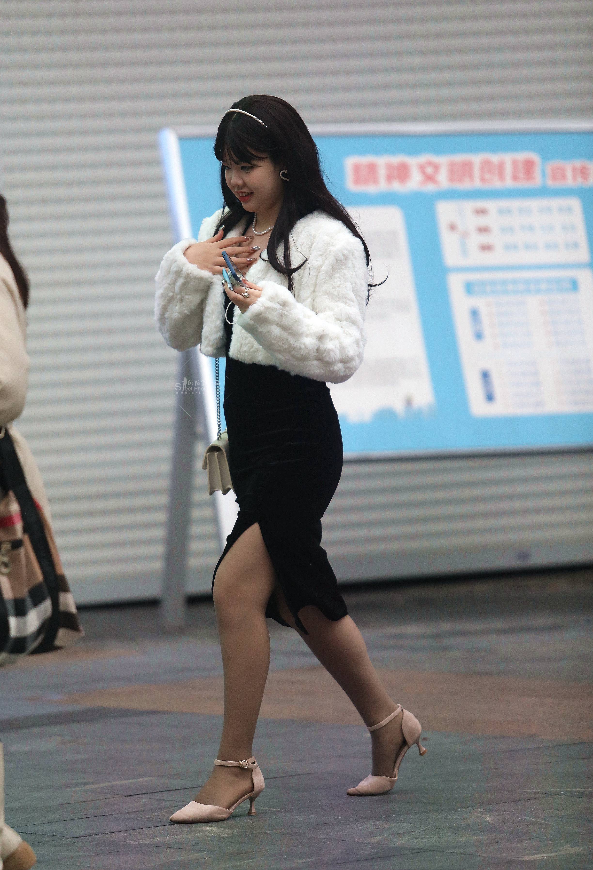  丝 袜高跟妹子