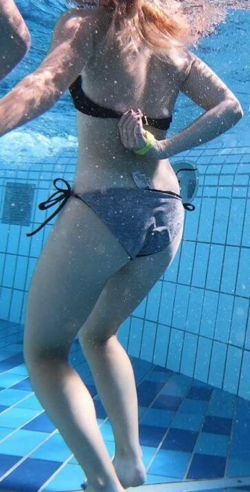 Underwater Candid Teens – Bikini and Swimsuit