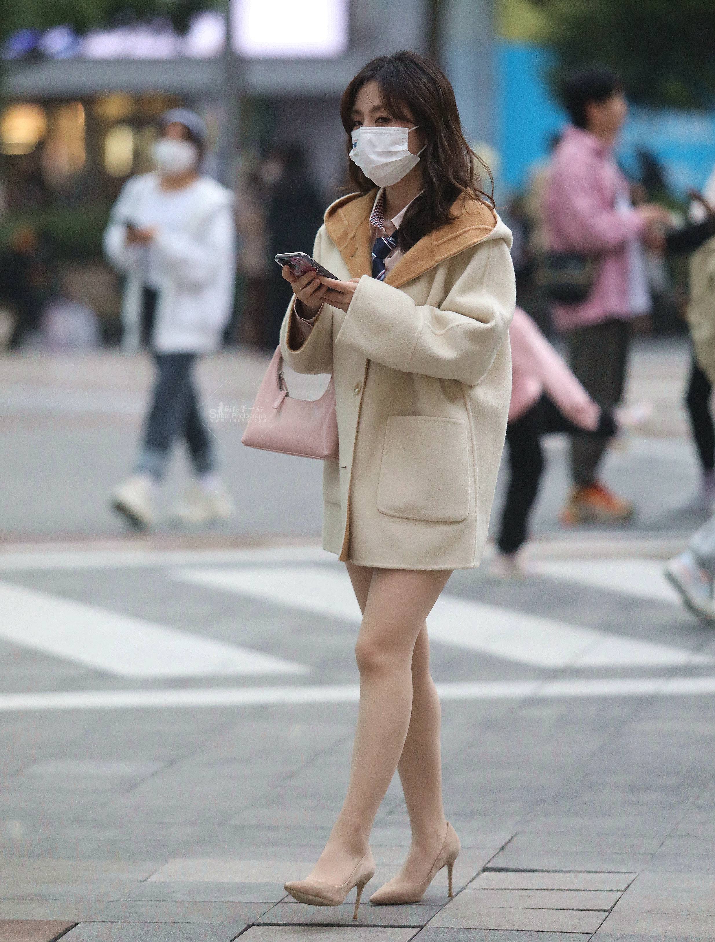 诱惑街拍肉丝高跟妹子