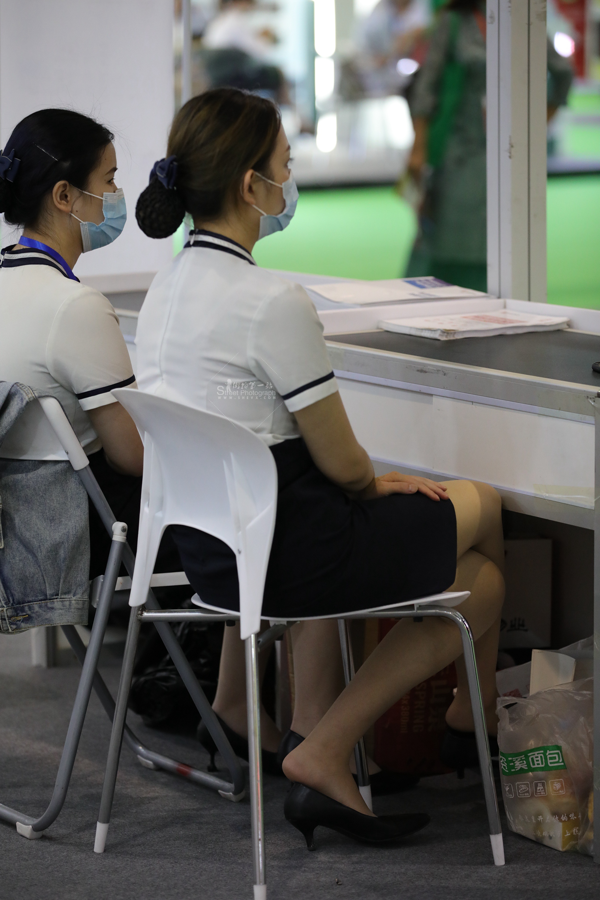  案 场客 服经理肉 丝高 跟脱鞋休息