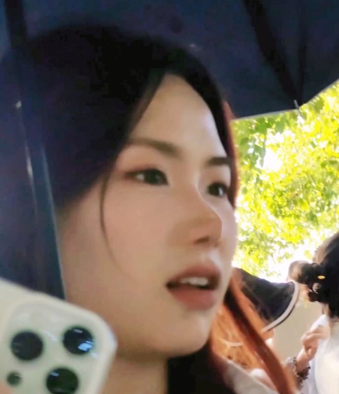 【独家原创】mo闺蜜的短裙黑丝交叉美腿